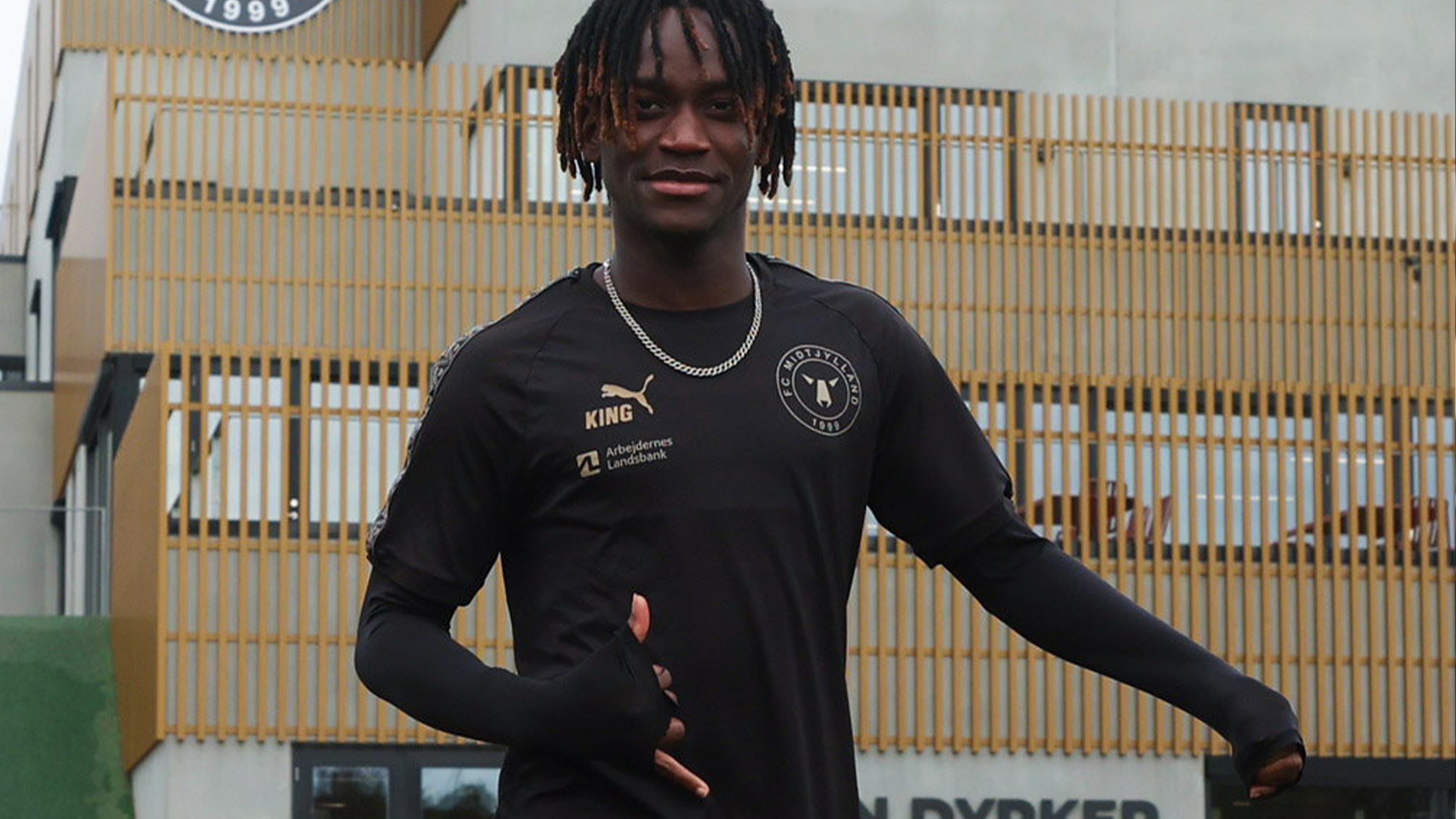 Middenvelder FC Midtjylland (19) ontwaakt uit kunstmatige coma na steekpartij